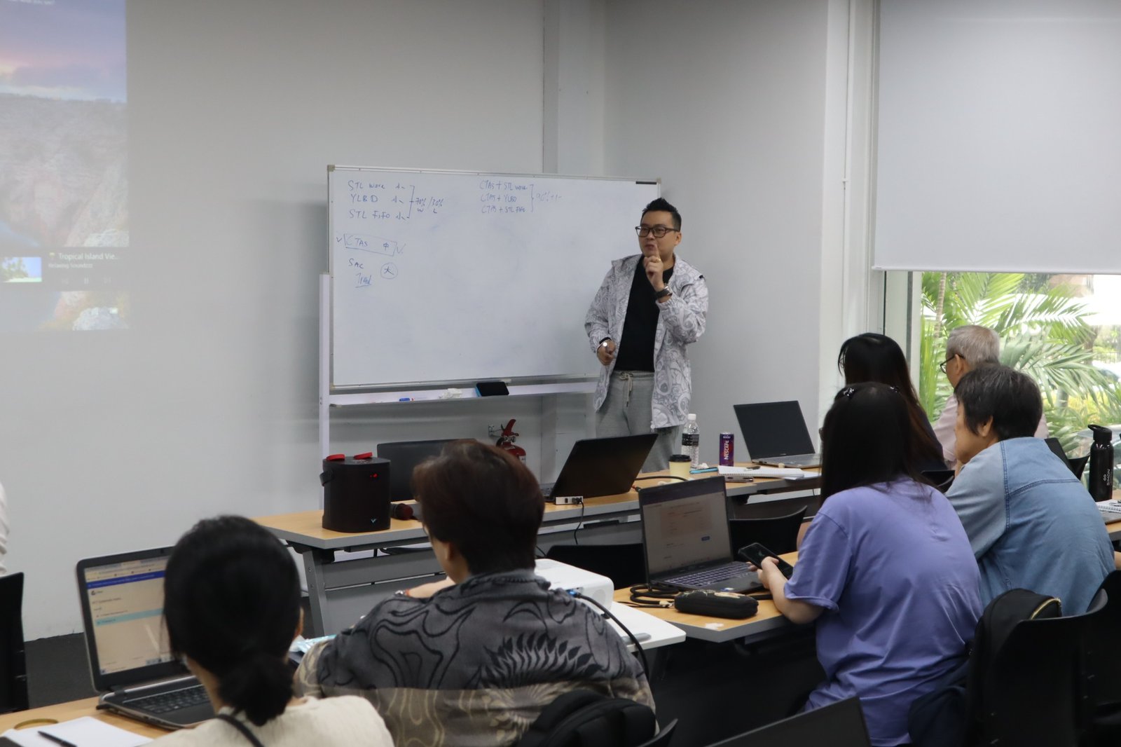 Future Express Seminar | WCT Worldwide Training WCT participants discussing a market example