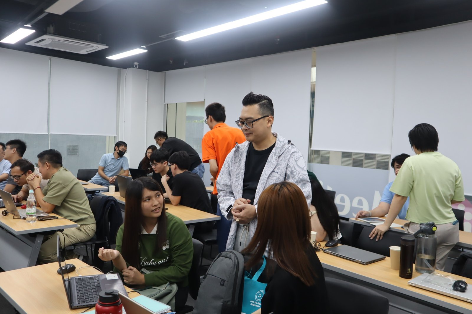 Future Express Seminar | WCT Worldwide Training Classroom trading strategy session